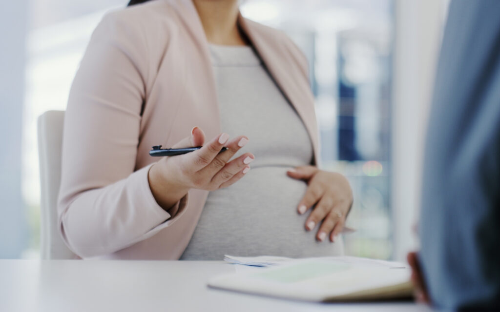 Auxílio-Doença e Salário-Maternidade: Posso receber os dois? Entenda a cumulação.